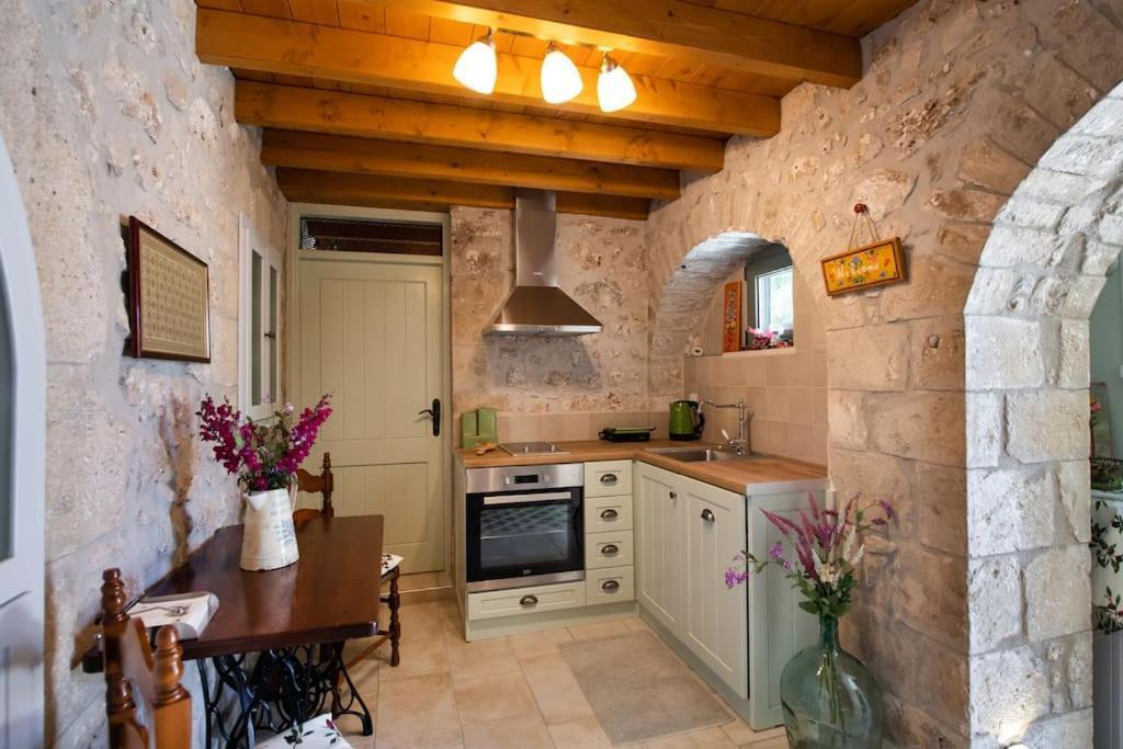 La Casa Di Bella A Tradional Stone House With Barbecue Villa Karia  ภายนอก รูปภาพ