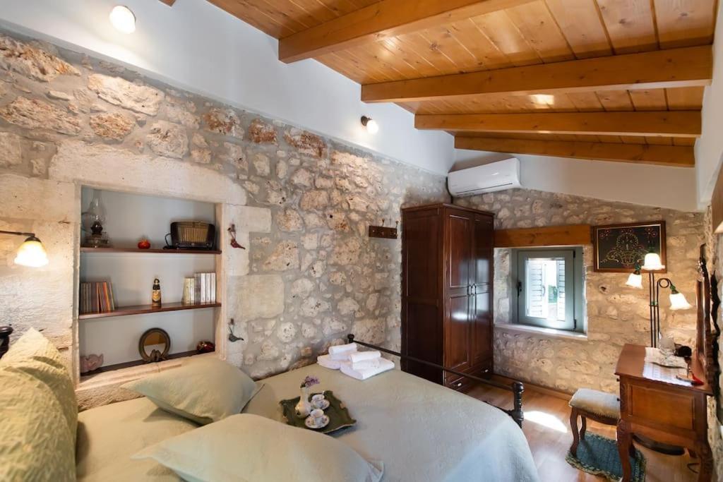 La Casa Di Bella A Tradional Stone House With Barbecue Villa Karia  ภายนอก รูปภาพ