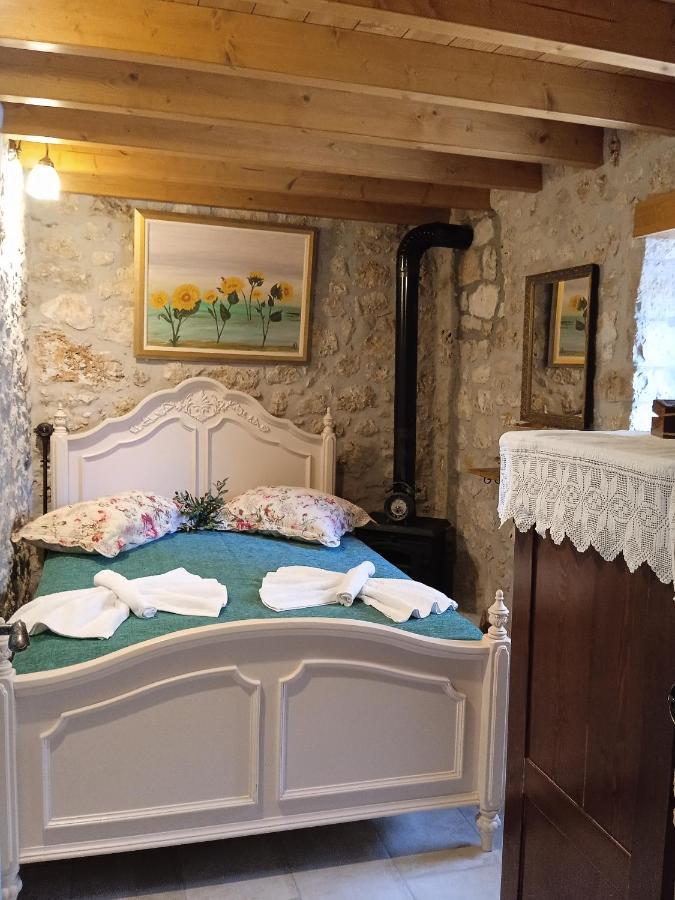 La Casa Di Bella A Tradional Stone House With Barbecue Villa Karia  ภายนอก รูปภาพ